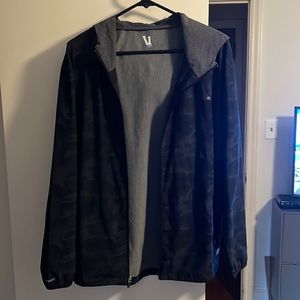 Vuori sz L lightweight windbreaker. Have drawstring-unable to get back in hood